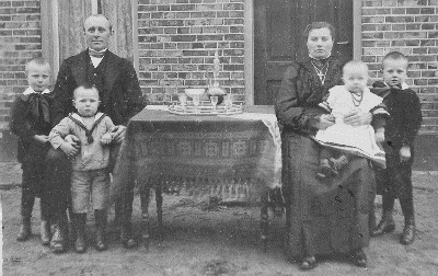 Herman en Truike met Bernard, Hendrik, Marietje en Gerrit